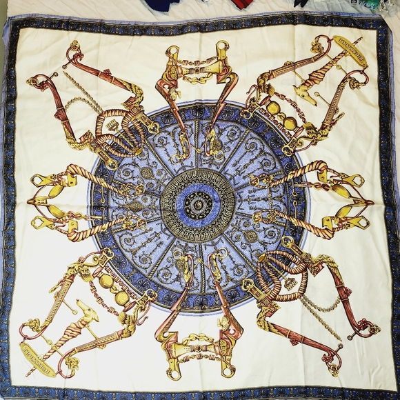 Trussardi Silk Authentic - Picture 4 of 12